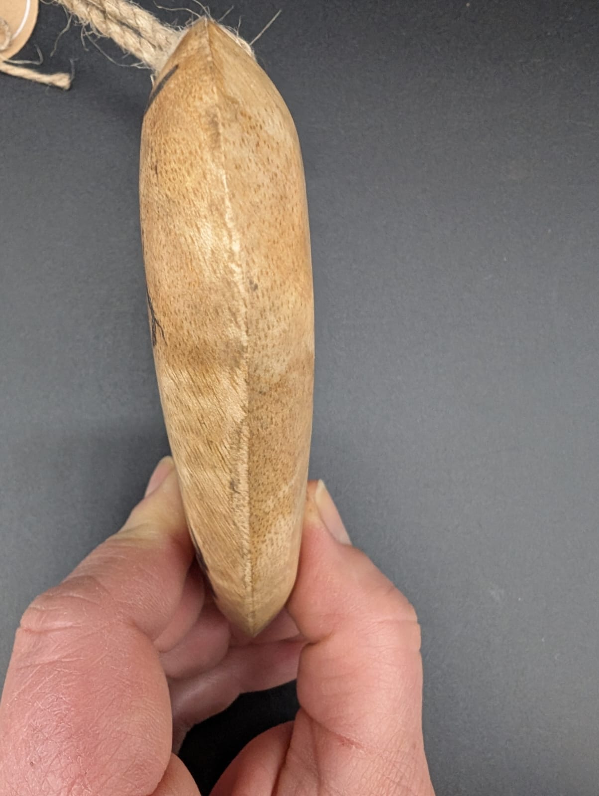 Holzherz mit Blitzmuster