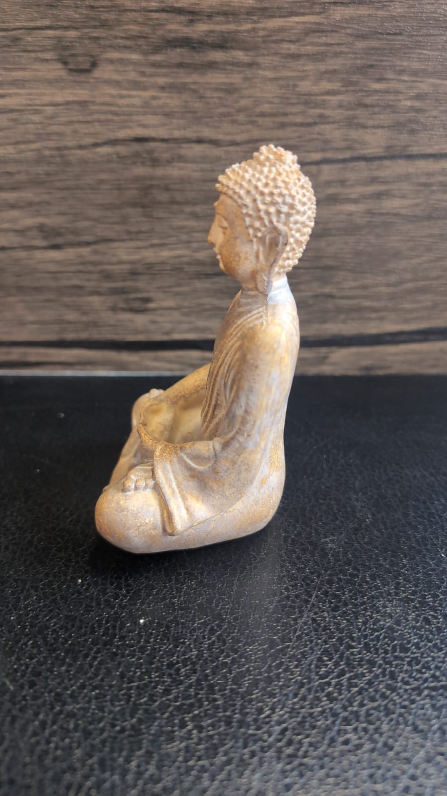 Buddha Figur aus Kunstharz