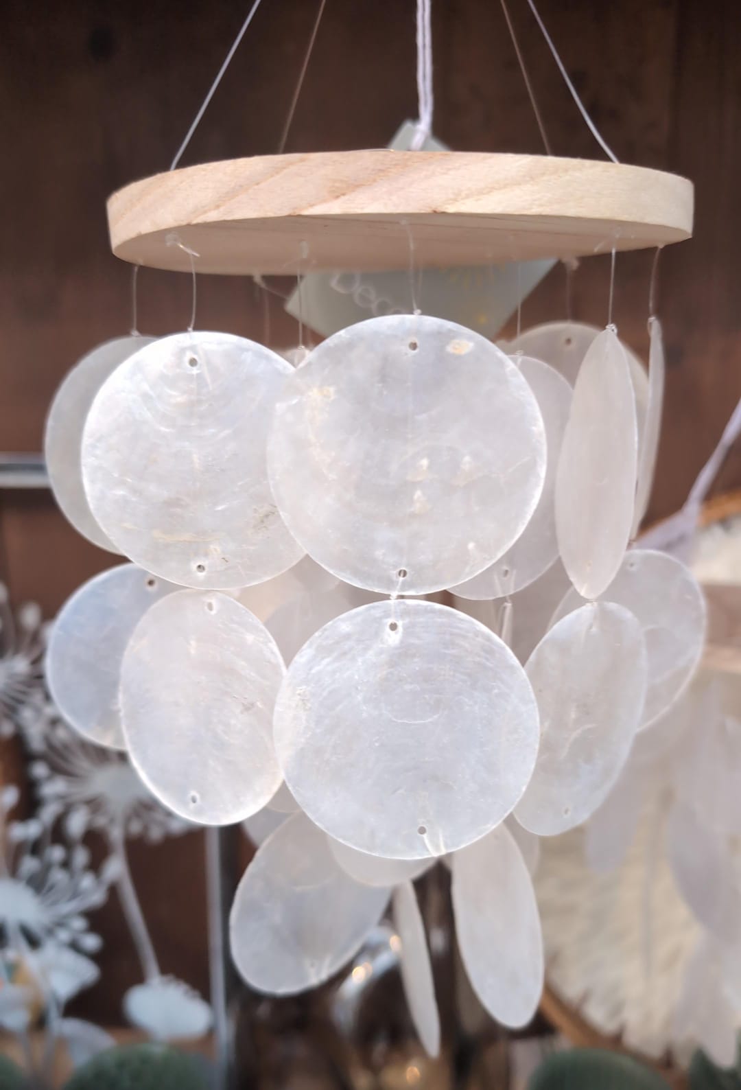 Windspiel mit Perlmuttscheiben