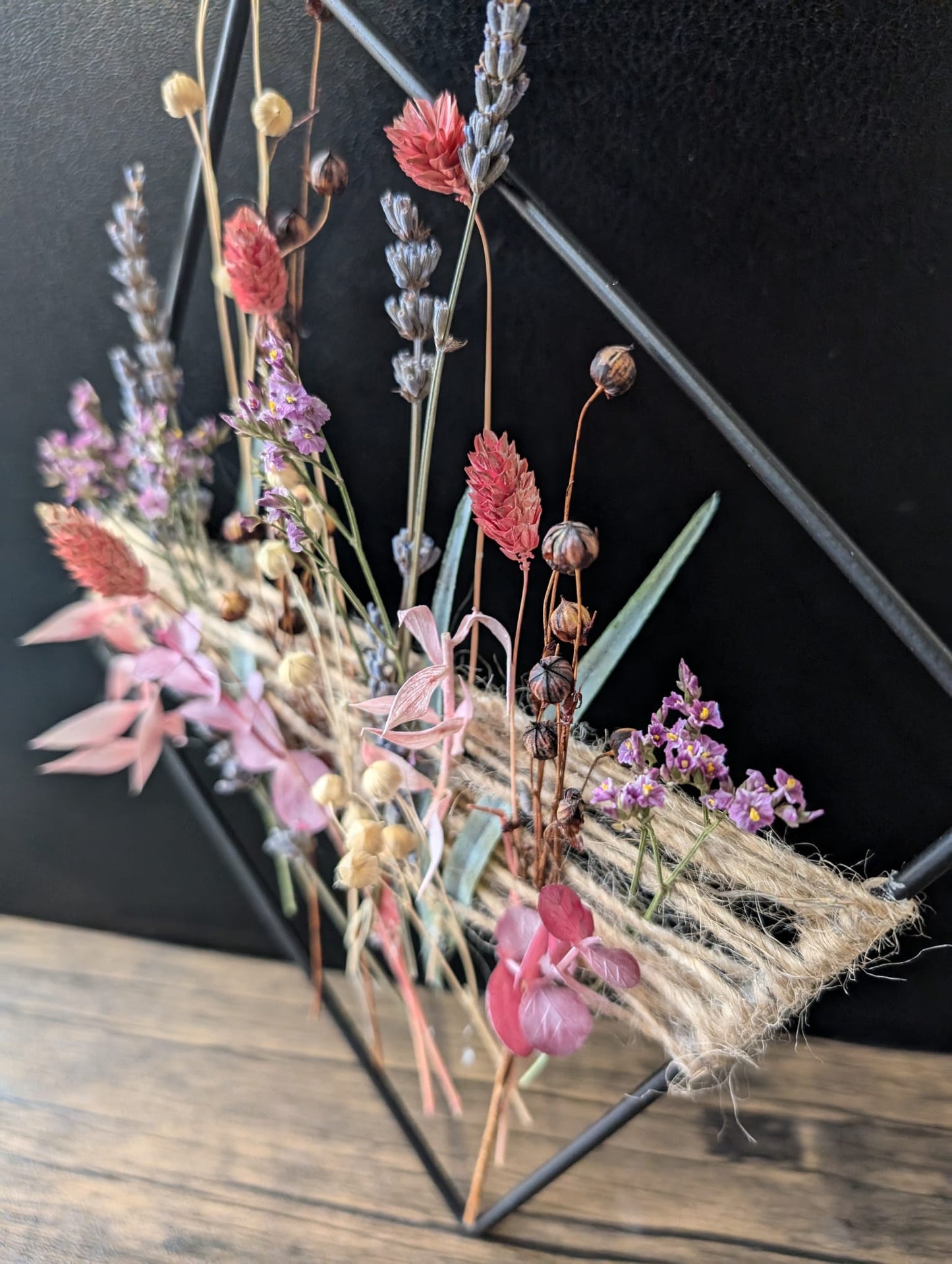 Raute mit Trockenblumen