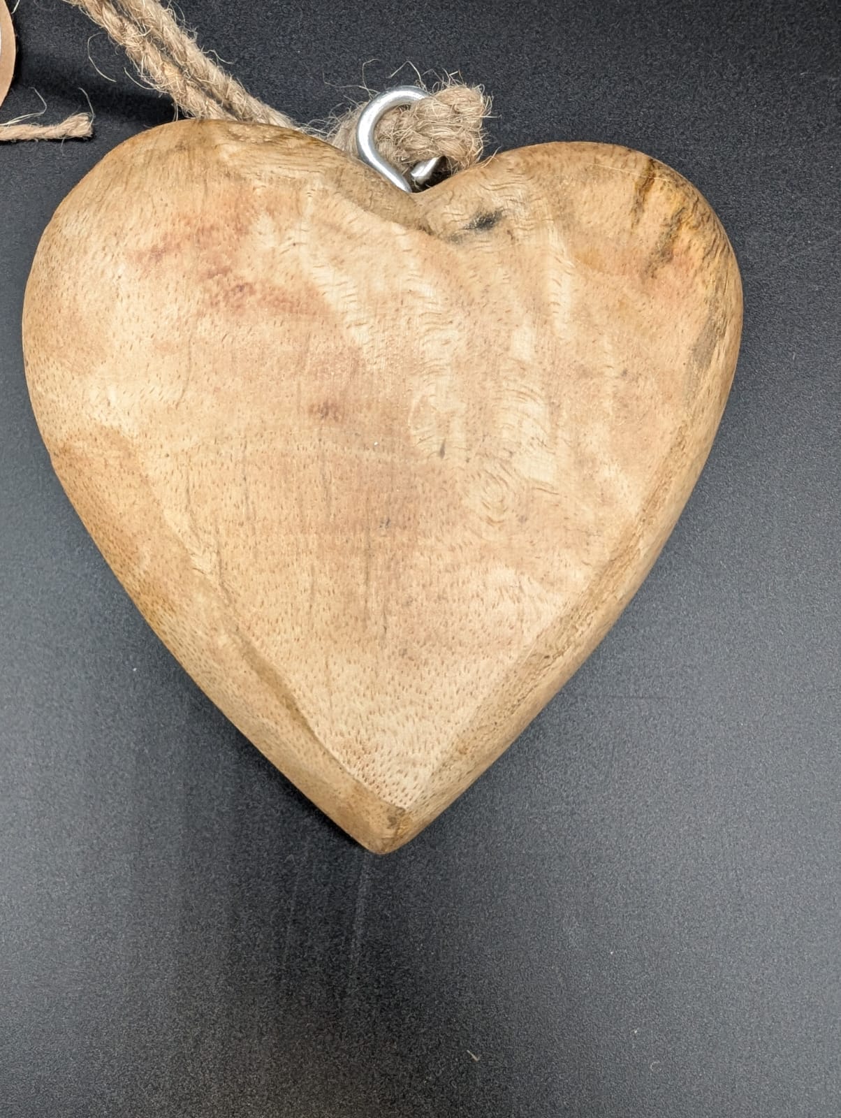 Holzherz mit Blitzmuster