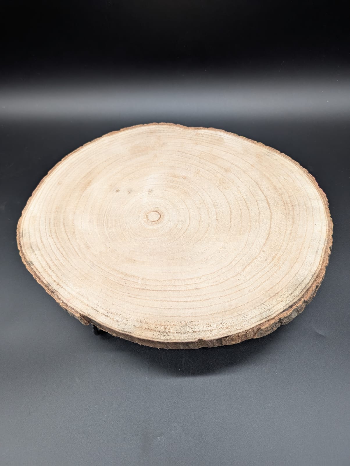 Holzteller mit Fuß