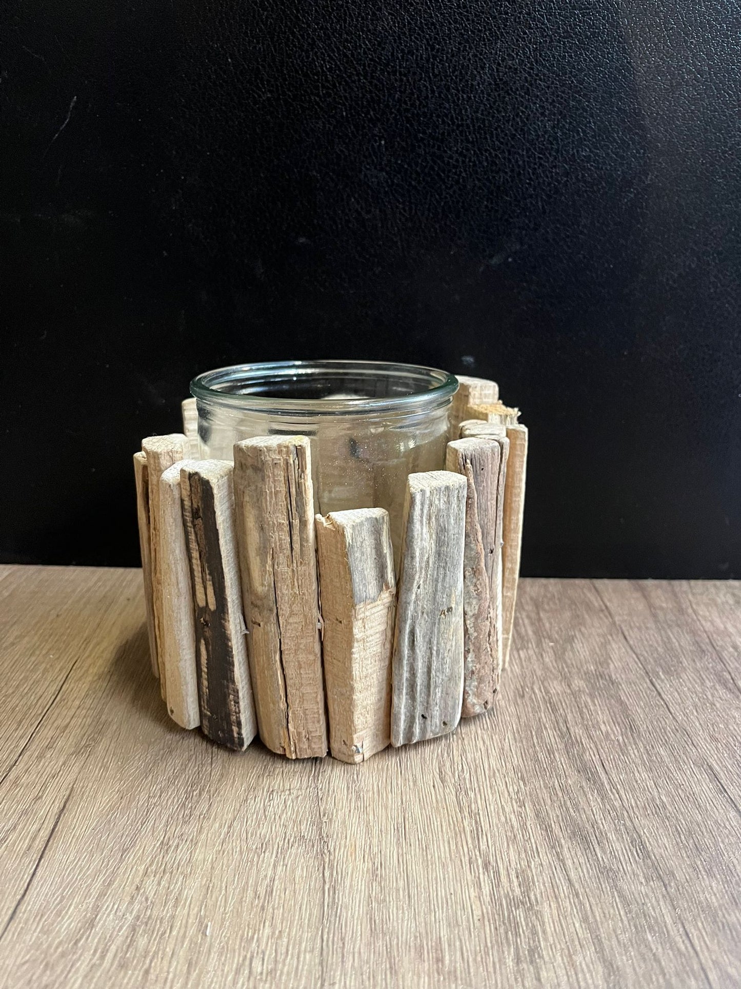 Windlicht mit Holzumrandung