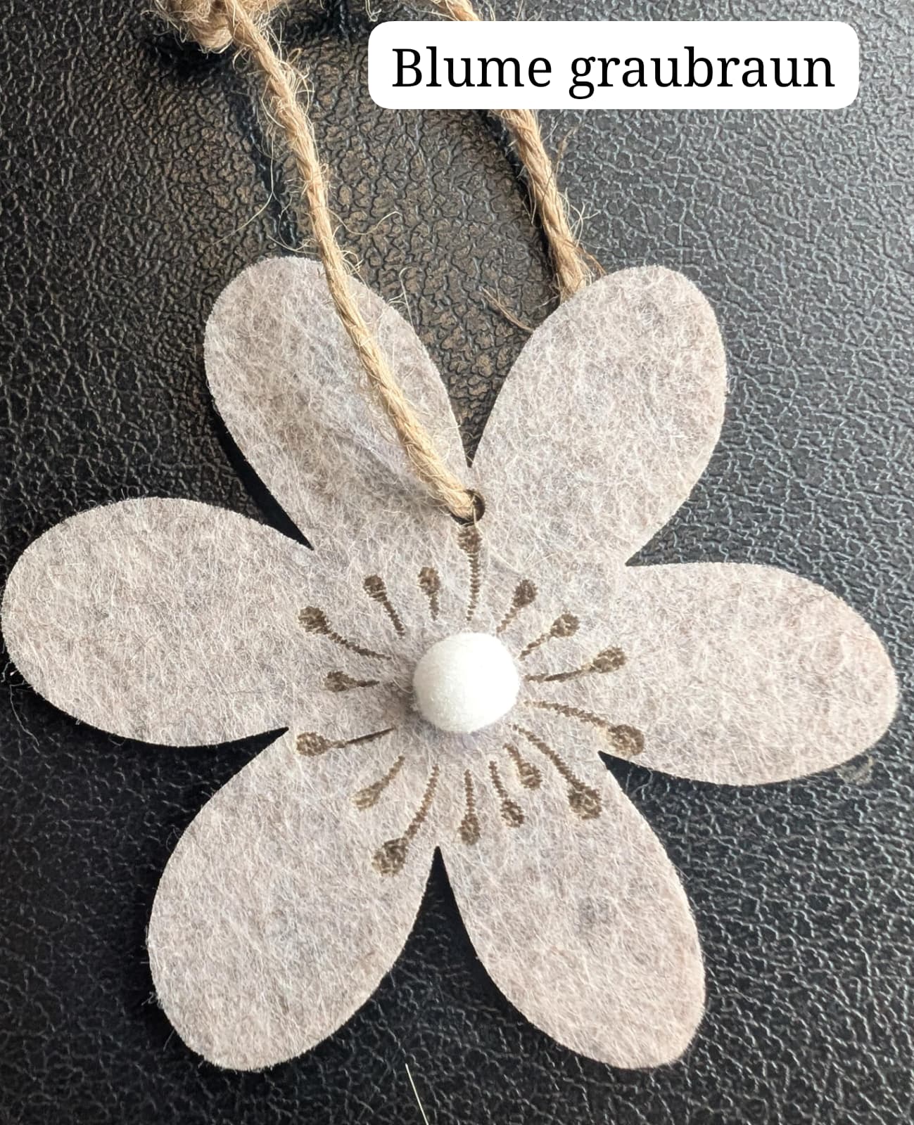 Osteranhänger aus Filz und Holz