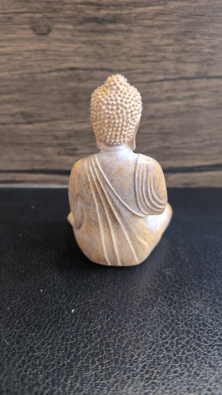 Buddha Figur aus Kunstharz